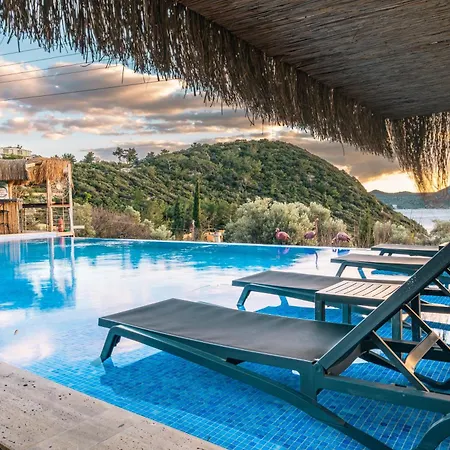 The Luxury Shelters בית הארחה