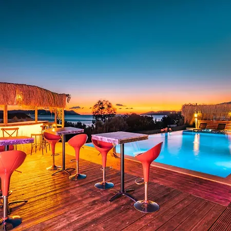 The Luxury Shelters 3* קס