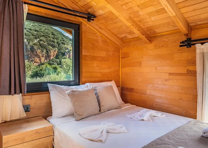 The Luxury Shelters 3*