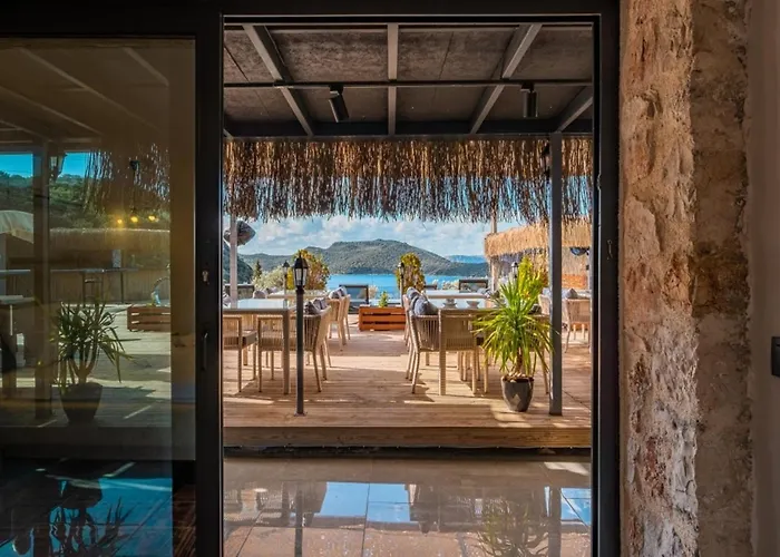 The Luxury Shelters 3* קס