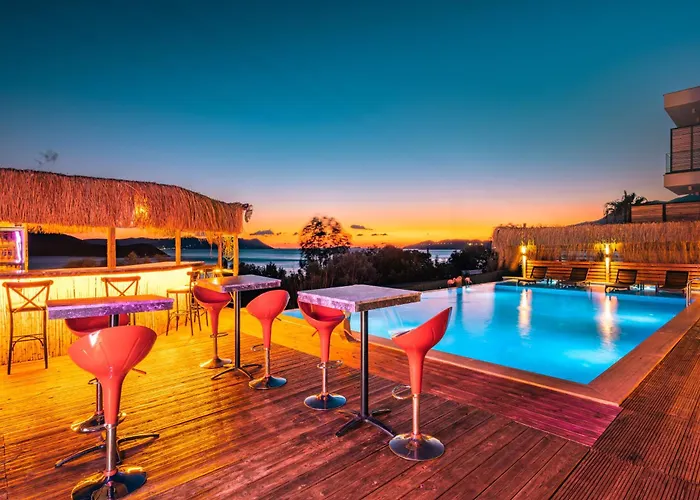 The Luxury Shelters 3* קס