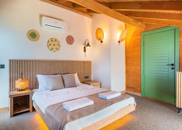 בית הארחה The Luxury Shelters 3*