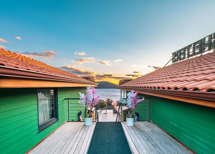 The Luxury Shelters בית הארחה