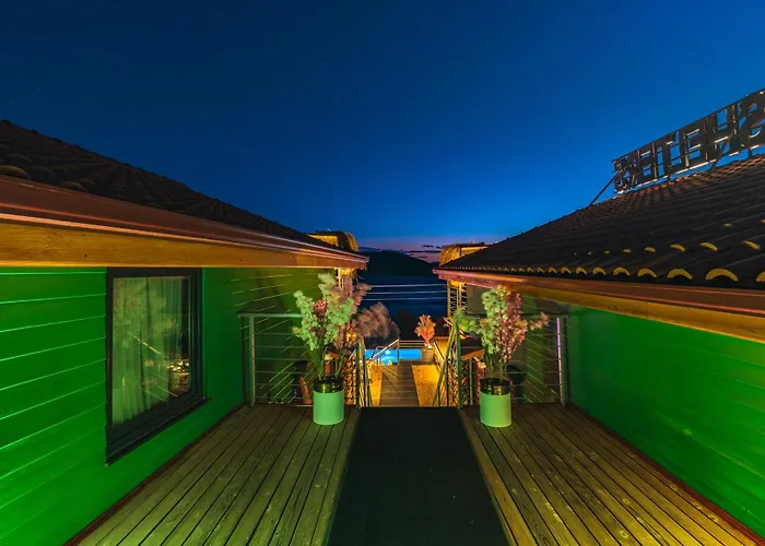 The Luxury Shelters בית הארחה 3*