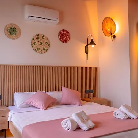 Гостьовий будинок The Luxury Shelters