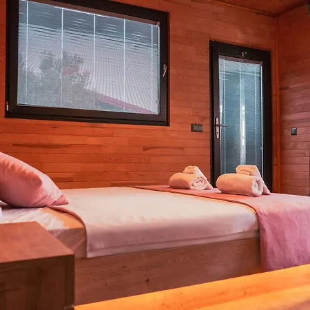 Гостьовий будинок The Luxury Shelters Каш